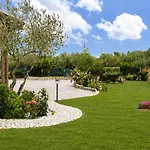 Dolores , With A Spectacular Swimming Pool With Hydromassage And A Big Garden For The Children - Iun S3325