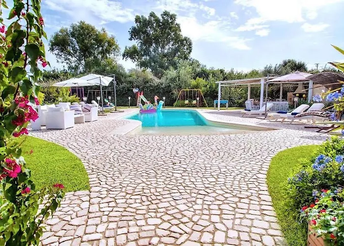 Villa Dolores , With A Spectacular Swimming Pool With Hydromassage And A Big Garden For The Children - Iun S3325 Alghero