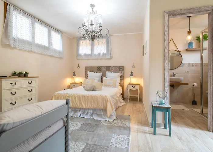 Dolores , With A Spectacular Swimming Pool With Hydromassage And A Big Garden For The Children - Iun S3325 Alghero
