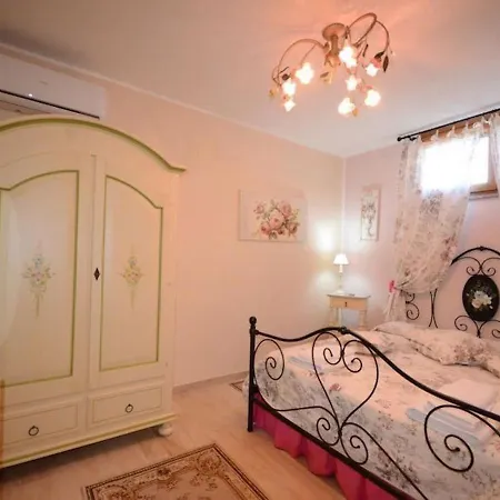 Dolores: Family-friendly Oasis With Hydromassage Pool Villa *