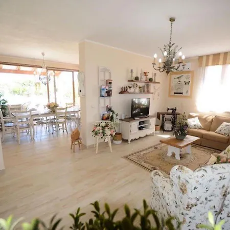 Villa Dolores: Family-friendly Oasis With Hydromassage Pool