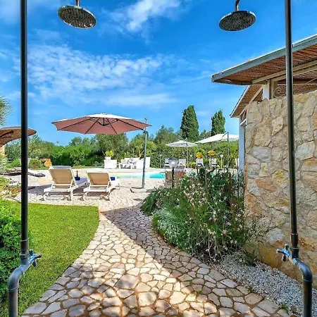 Dolores: Family-friendly Oasis With Hydromassage Pool Villa