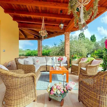 Dolores: Family-friendly Oasis With Hydromassage Pool Villa