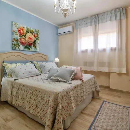 Dolores , With A Spectacular Swimming Pool With Hydromassage And A Big Garden For The Children - Iun S3325 * Alghero