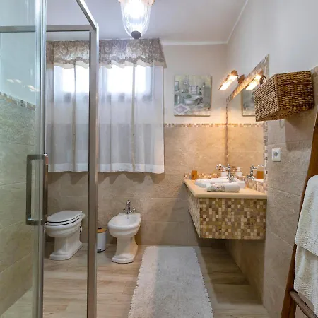 Dolores: Family-friendly Oasis With Hydromassage Pool Villa