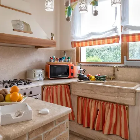 Villa Dolores , With A Spectacular Swimming Pool With Hydromassage And A Big Garden For The Children - Iun S3325 Alghero