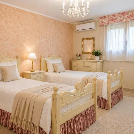 Dolores , With A Spectacular Swimming Pool With Hydromassage And A Big Garden For The Children - Iun S3325