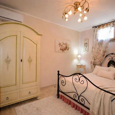Dolores , With A Spectacular Swimming Pool With Hydromassage And A Big Garden For The Children - Iun S3325 * Alghero