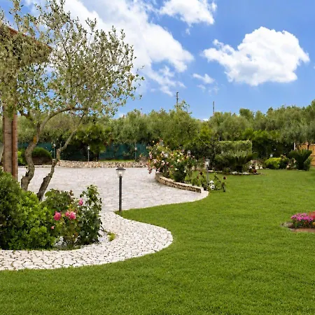 Dolores , With A Spectacular Swimming Pool With Hydromassage And A Big Garden For The Children - Iun S3325