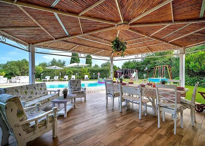 Dolores , With A Spectacular Swimming Pool With Hydromassage And A Big Garden For The Children - Iun S3325 Villa