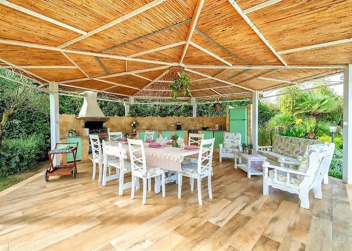 Dolores , With A Spectacular Swimming Pool With Hydromassage And A Big Garden For The Children - Iun S3325